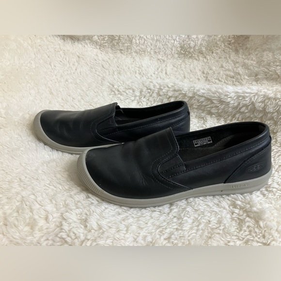 KEEN Black Leather Lorelai Slip-On Sneaker Size 6 - Picture 8 of 9